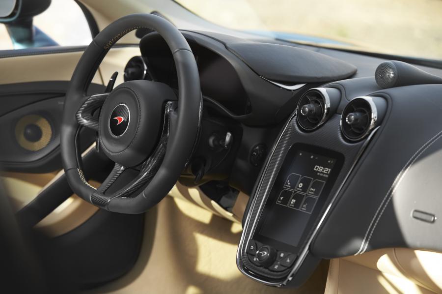 Интерьер McLaren 570GT 2016 года  (UK) (фото 98 из 125)